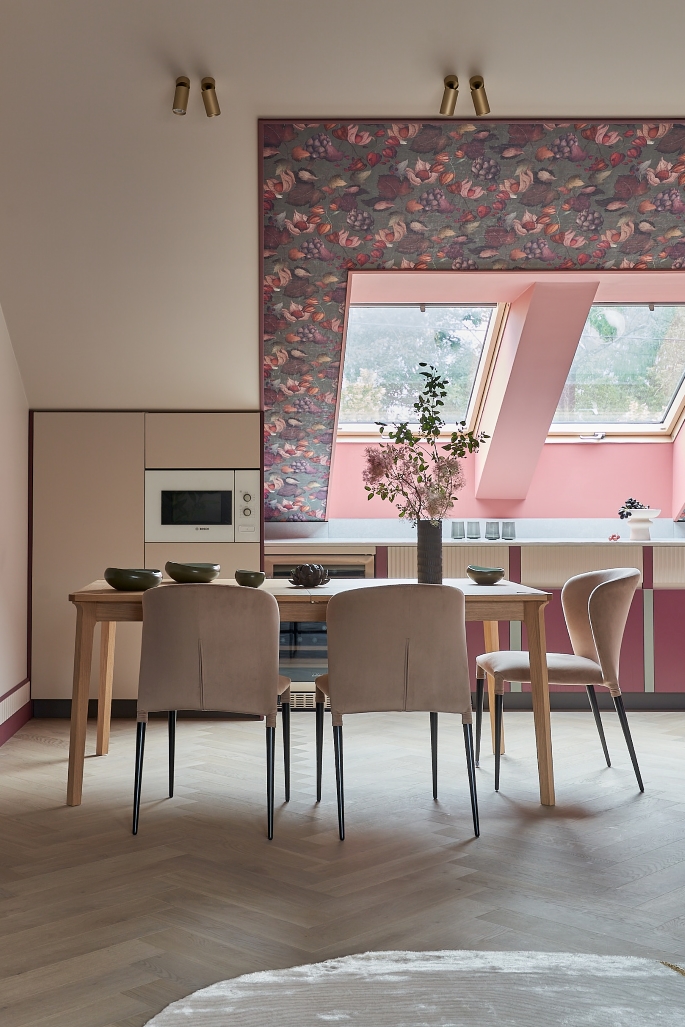 dom-s-tsvetnym-intererom-7