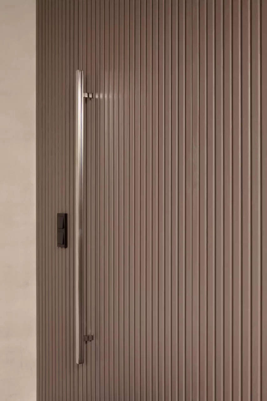 simfoniya-sveta-dlya-spalni-v-tsokolnom-etazhe-7