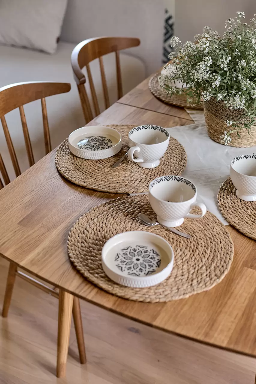 kukhnya-gostinaya-v-neorusskom-stile-9